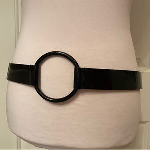 W BY WORTH BELT BLACK PATENT LEATHER ITALY LARGE O RING CENTER SIZE M